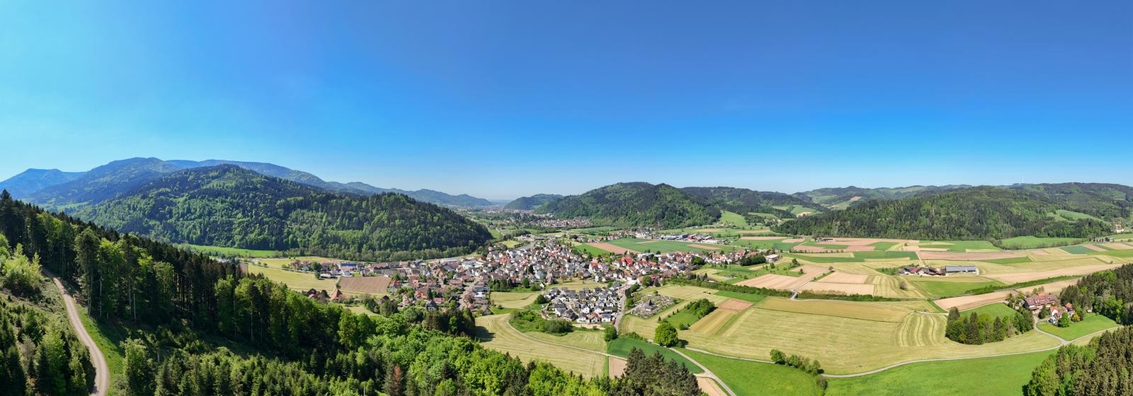 Bleibach, Gesamtblick Blick über Bleibach, Berge