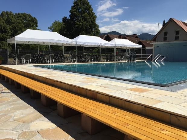 Schwimmbecken des Freibades Gutach